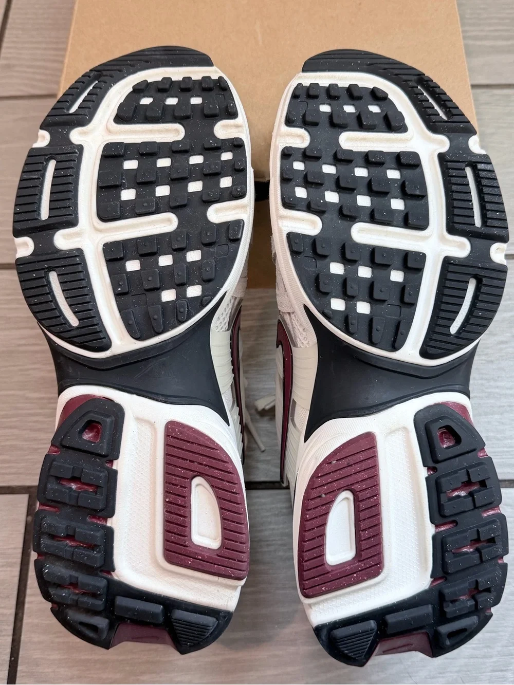 Nike V2K Run SE